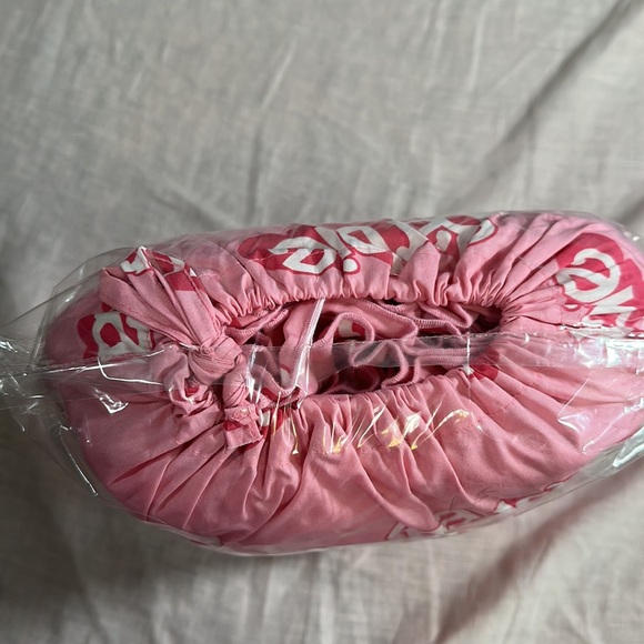 LAST ONE Barbie Ruffle Duvet Cover Set Bed Set w/ Shams Bedding licensed product - Picture 11 of 11